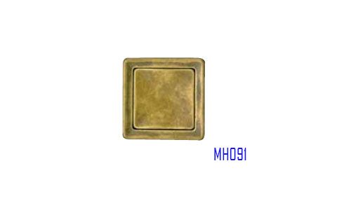 Tay núm tủ vuông màu đồng đơn giản nhưng không kém phần sang trọng .