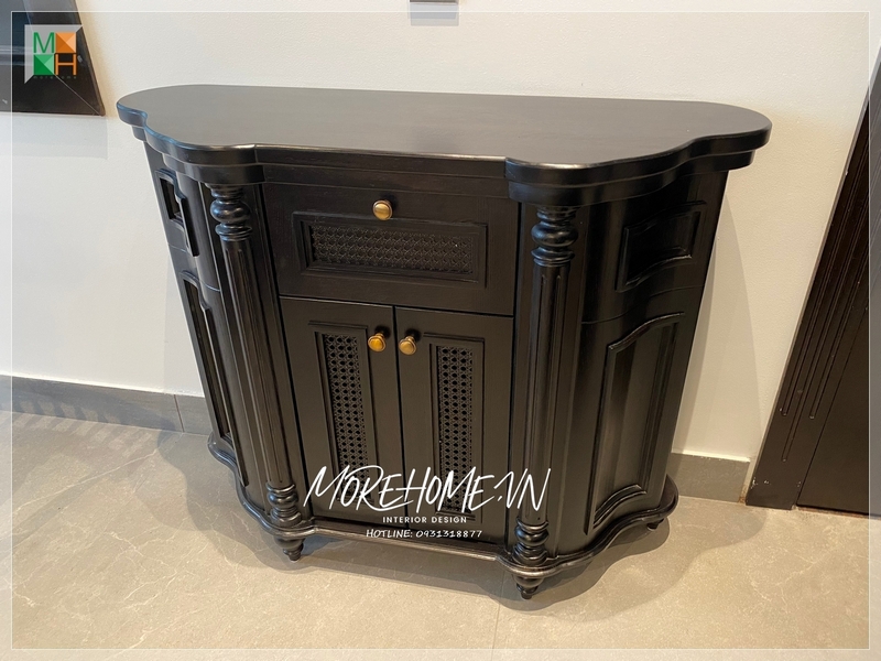 Thi cộng kệ tủ gỗ tự nhiên màu đen phong cách indochine sự kết hợp hài hòa giữa 2 nên tầng Á đong và cổ điển Pháp